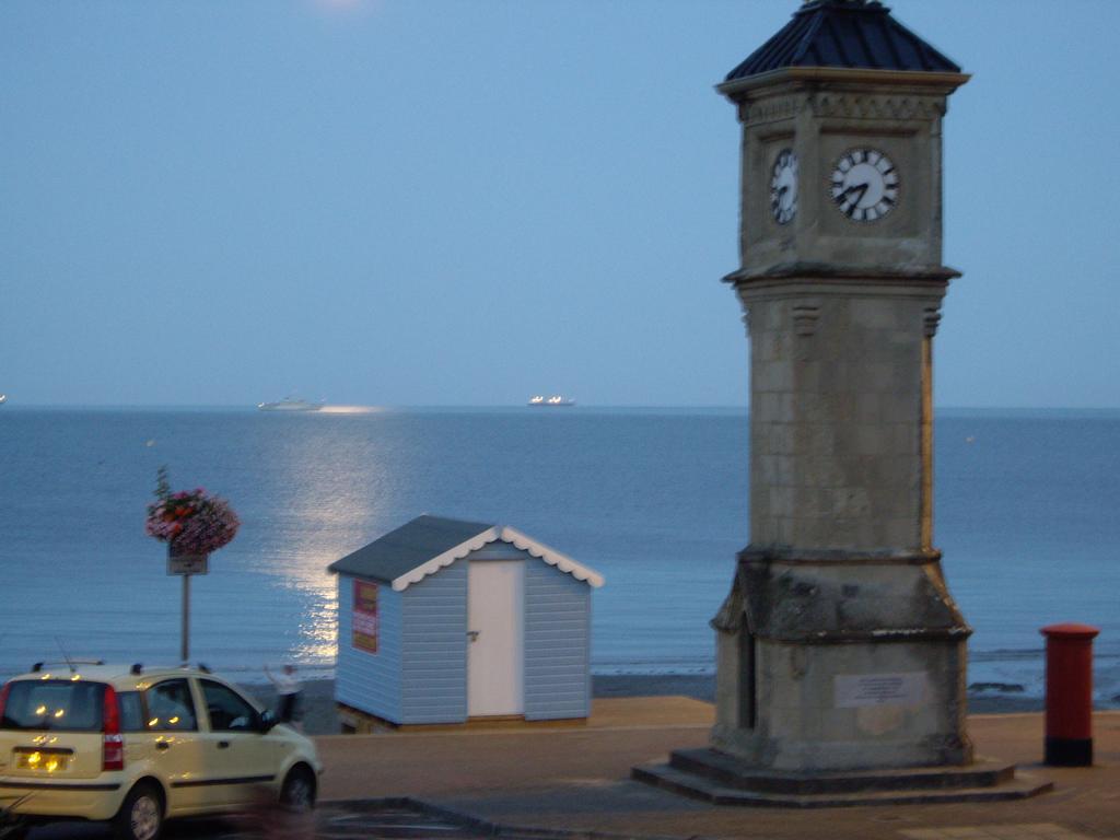 Pink Beach Guest House Shanklin Exterior photo